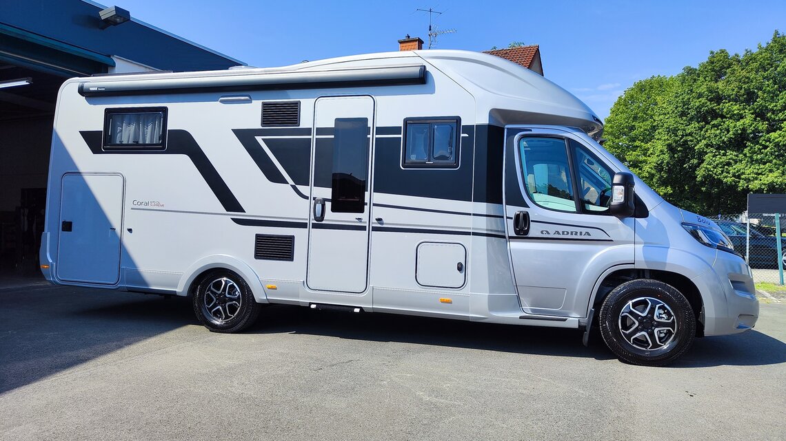 Neues Wohnmobil Adria Coral 670DL nach der Beschichtung mit der GOLDSHIELD EXKLUSIV Keramikversiegelung